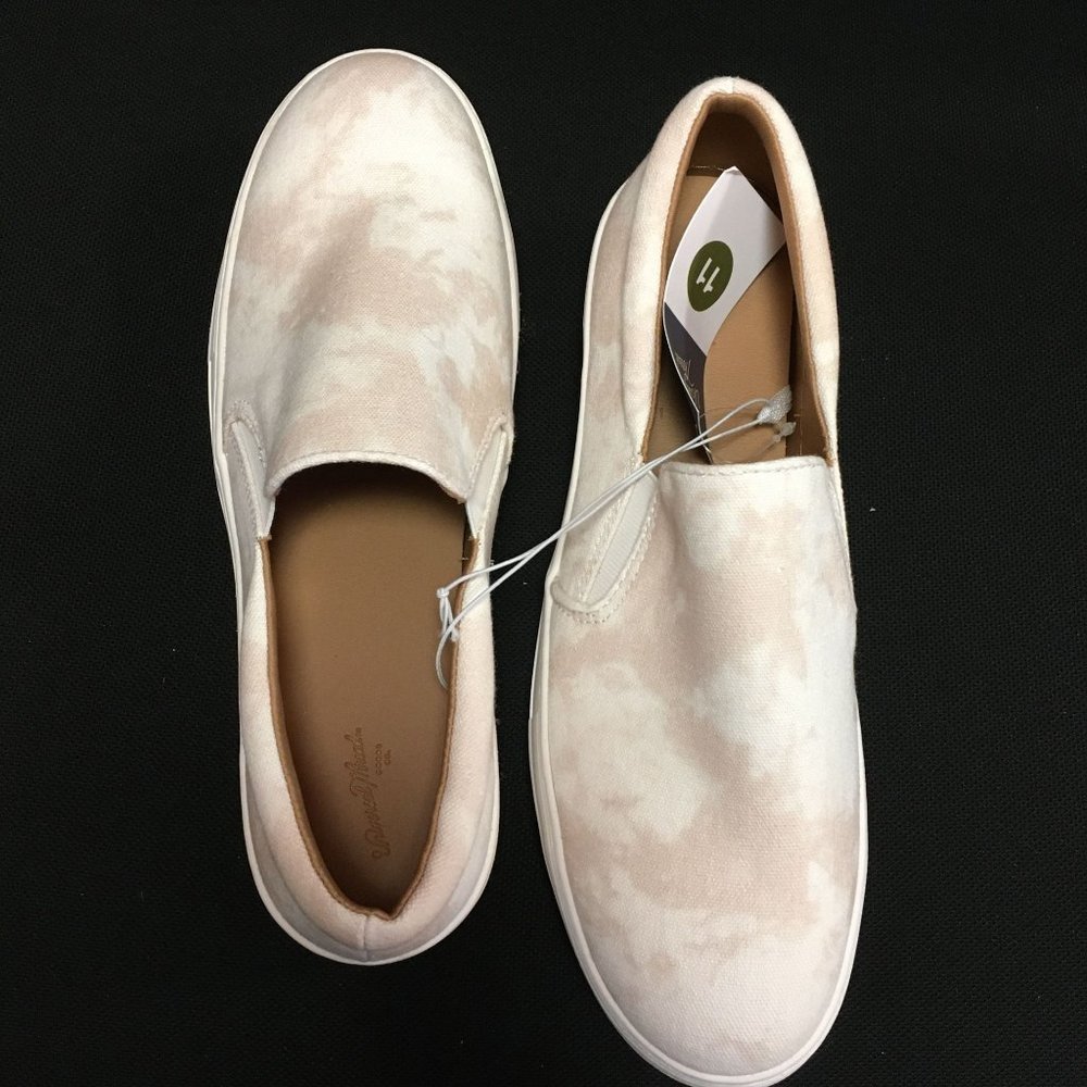 NWB Universal Thread Alvina Women’s Slip On Platform Sneaker Shoes Beige Size 11